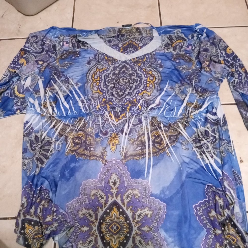 Beautiful Spring Blouse - Picture 4 of 4